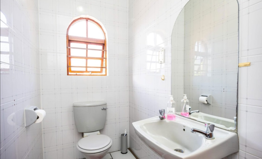 5 Bedroom Property for Sale in Baysville Eastern Cape